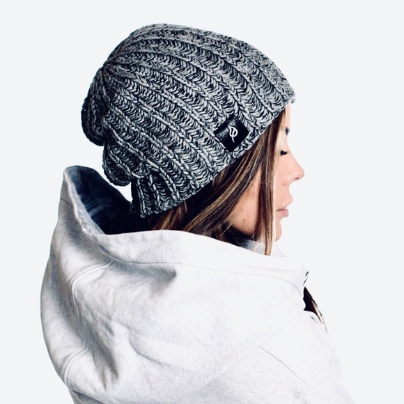 P'tula Accessories - Dark Gray / black beanie